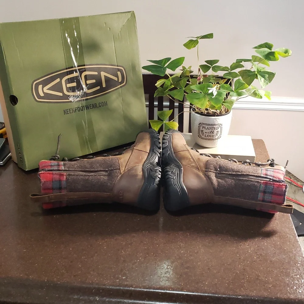 KEEN Woman's Boots KEEN Greta Plaid Tall Boot Waterproof. Size 6. - Picture 5 of 14